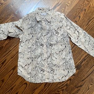 Equipment:  size S cotton blouse.